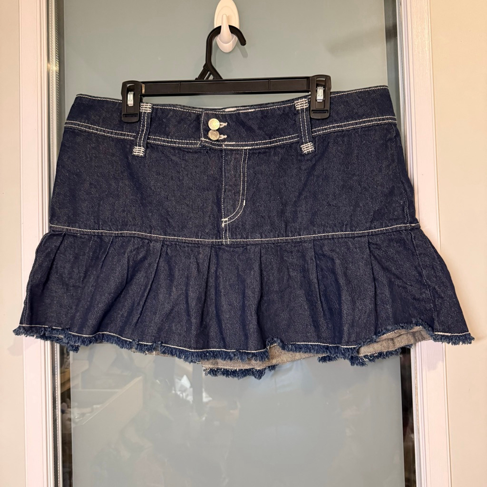 Urban Outfitters Raven Denim Pleated Mini Skirt NWT Size L - Picture 2 of 8
